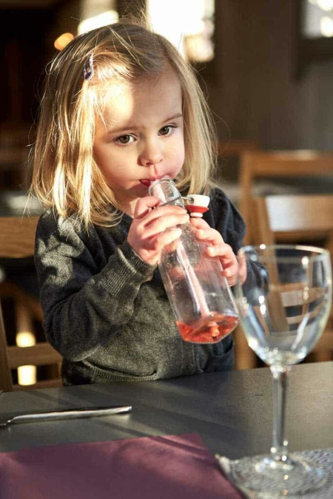 Child-drinking-lemonade-at-Wrågården—Photo-Cred-Jonas-Ingman